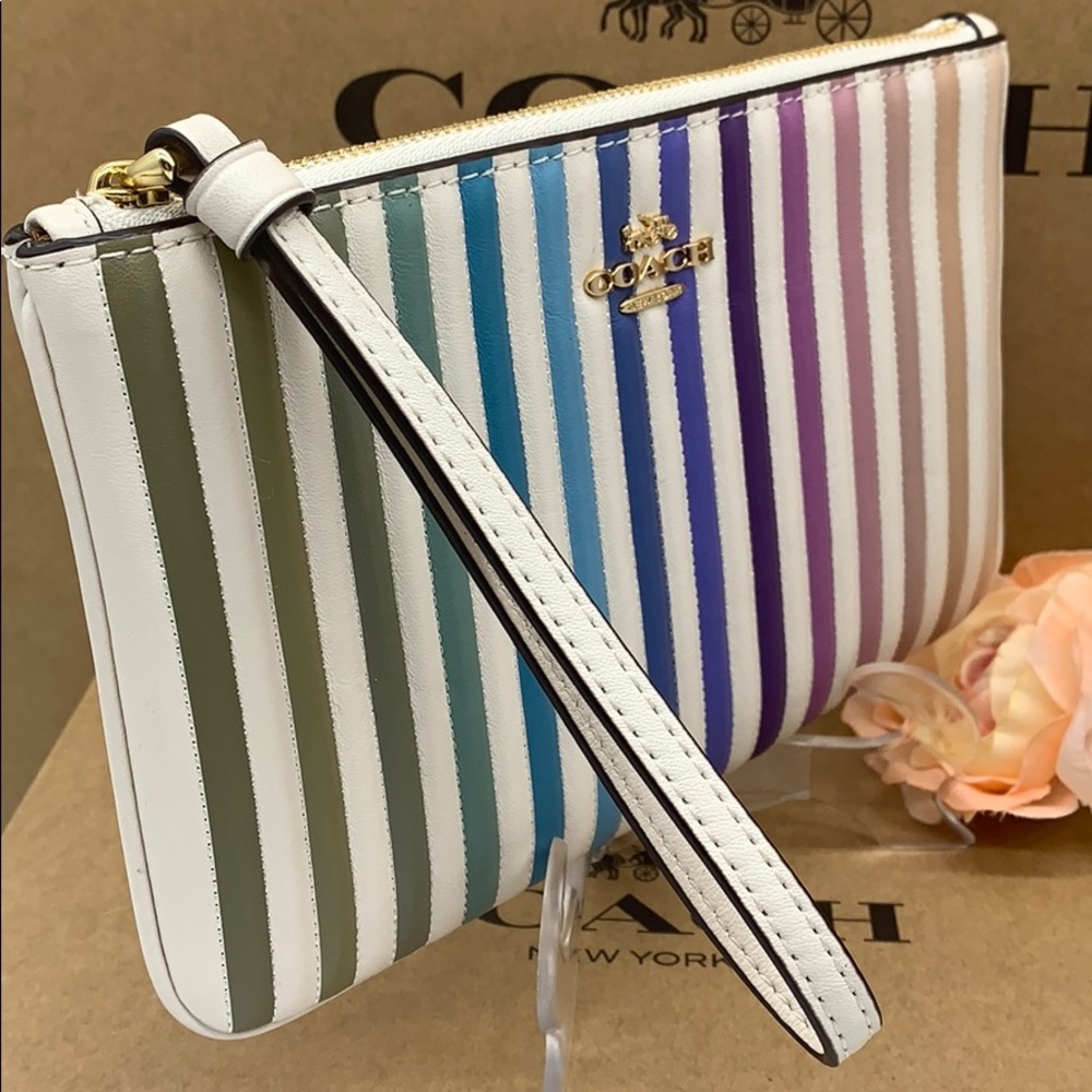 COACH LARGE WRISTLET WITH OMBRE QUILTING
IM/CHALK - Picture 3 of 16